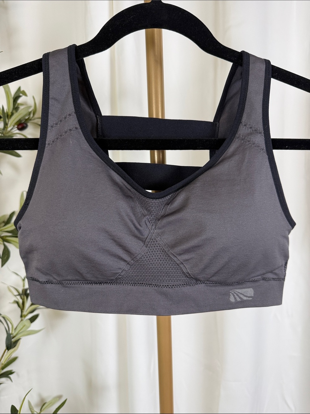 Gray with Black Trim Seamless Support Sports Bra Sz S/M (A1)